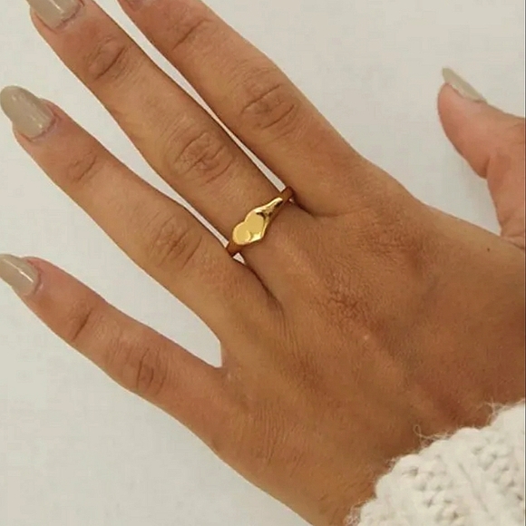 NEW Gold Heart Shape Signet Ring Size 6 - Picture 4 of 8